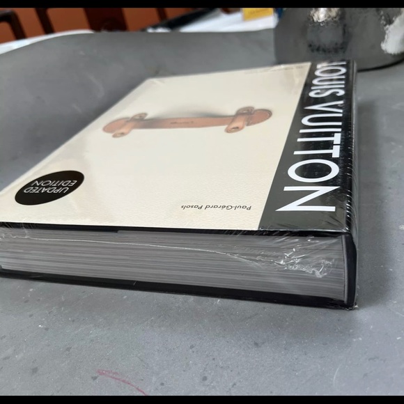 Louis Vuitton: The Birth Of Modern Luxury, Updated Edition Coffee Table Book NEW - Picture 3 of 6